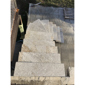 Escalier métal quart tournant marche en pierre