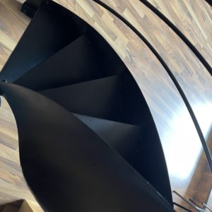 Escalier hélicoïdal acier noir mat