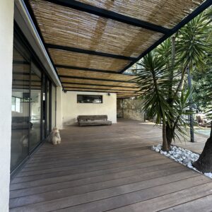 Pergola en acier laqué gris anthracite RAL 7016 à Montpellier (Hérault)
