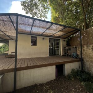 Pergola en acier laqué gris anthracite RAL 7016 à Montpellier (Hérault)